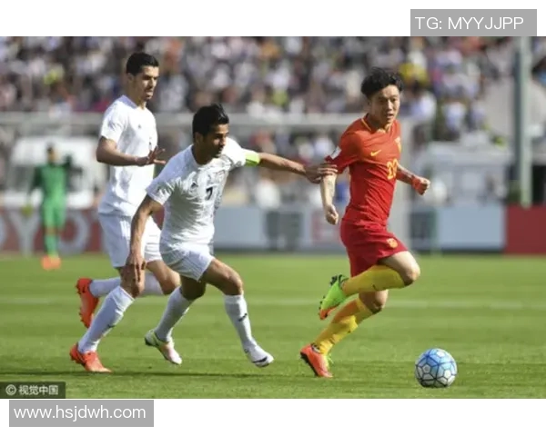 伊朗与中国足球赛精彩瞬间回顾与赛场氛围全景展示