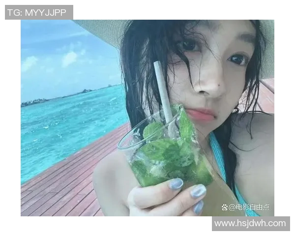 比基尼风潮引领夏季时尚潮流,展现自信与自由的完美结合 比基尼风潮引领夏季时尚潮流,展现自信与自由的完美结合